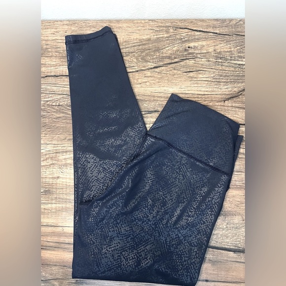 Offline by Aerie size large - Picture 1 of 2